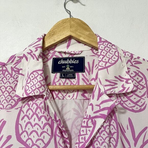 Chubbies Hawaiian Rayon Sunday Button Shirt Size L Pineapple Vacation Resort NEW - Picture 6 of 9